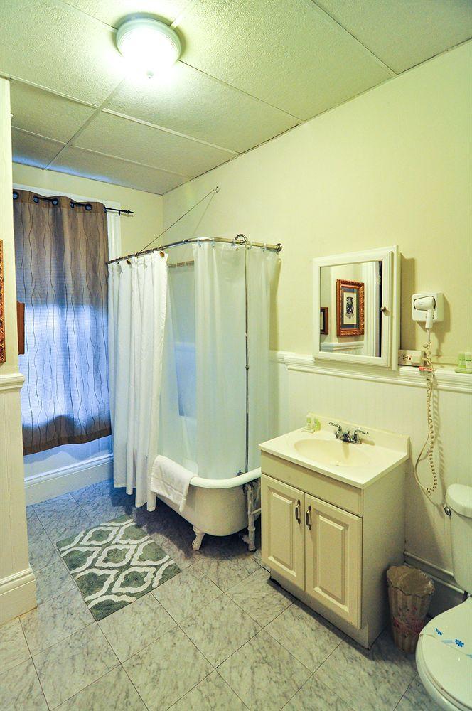 Beacon Inn 1087 Brookline Ngoại thất bức ảnh