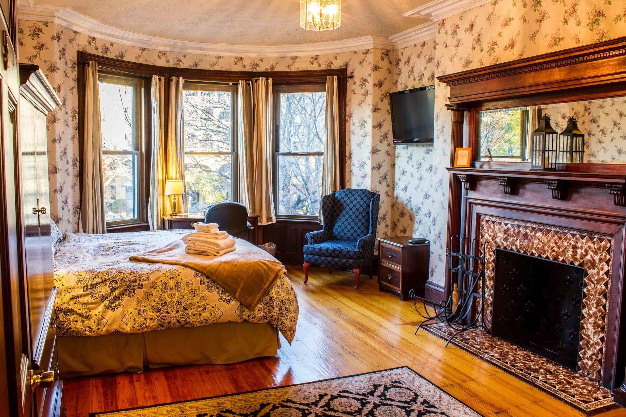 Beacon Inn 1087 Brookline Ngoại thất bức ảnh