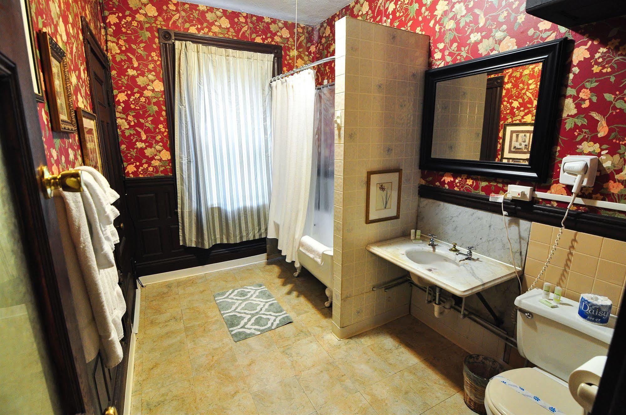 Beacon Inn 1087 Brookline Ngoại thất bức ảnh